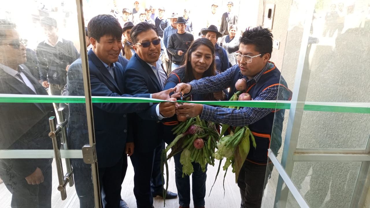 Entrega de obras y cedulación gratuita en el municipio de-Luribay