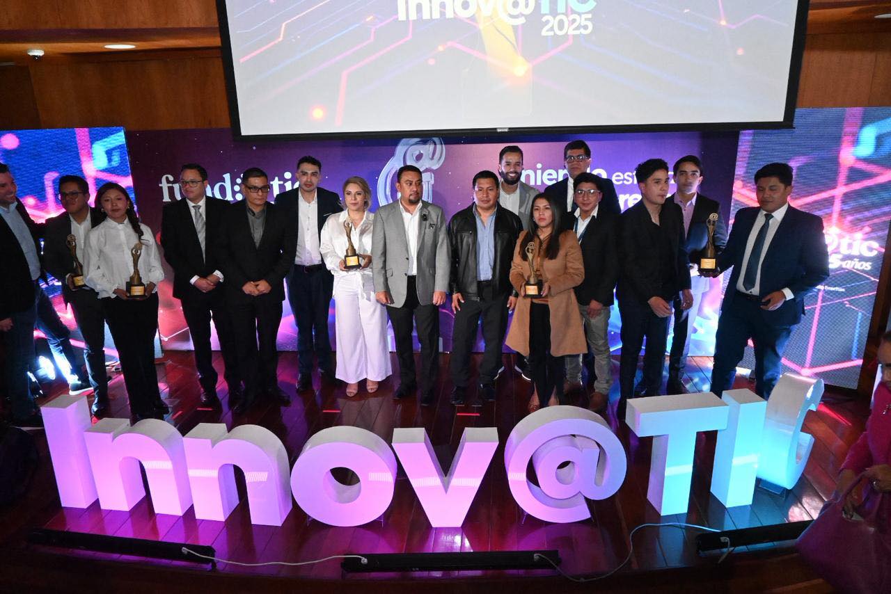 𝐌𝐢 𝐈𝐝𝐞𝐧𝐭𝐢𝐝𝐚𝐝 𝐄𝐃-𝟕 𝐫𝐞𝐜𝐢𝐛𝐞 𝐞𝐥 𝐏𝐫𝐞𝐦𝐢𝐨 𝐈𝐧𝐧𝐨𝐯𝐚𝐭𝐢𝐜 𝐁𝐨𝐥𝐢𝐯𝐢𝐚 𝟐𝟎𝟐𝟓 𝐞𝐧 𝐬𝐮 𝐧𝐨𝐯𝐞𝐧𝐚 𝐞𝐝𝐢𝐜𝐢𝐨́𝐧